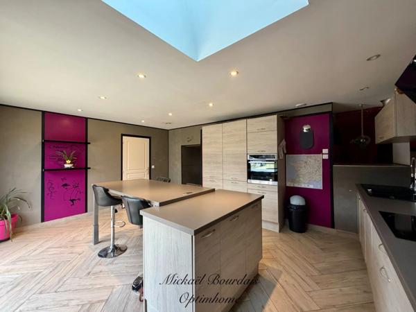 Maison familiale 4 chambres – 1 hectare de terrain – dépendances – Breil / Noyant-Villages