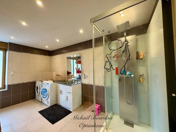 Maison familiale 4 chambres – 1 hectare de terrain – dépendances – Breil / Noyant-Villages