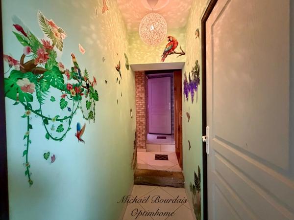 Maison familiale 4 chambres – 1 hectare de terrain – dépendances – Breil / Noyant-Villages