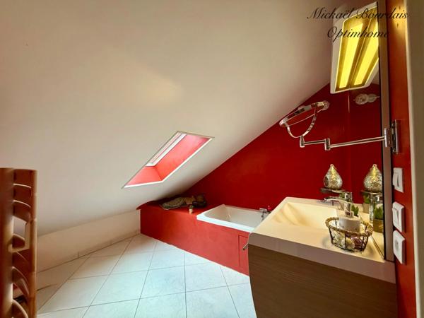 Maison familiale 4 chambres – 1 hectare de terrain – dépendances – Breil / Noyant-Villages