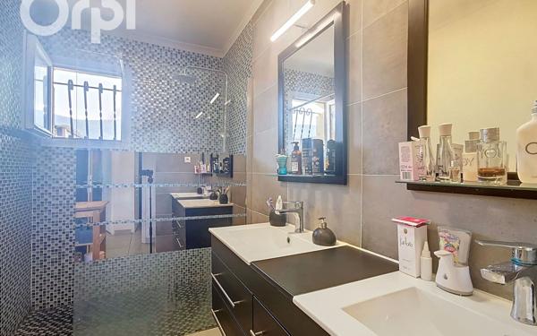 Maison à vendre    5 pièces •  Signes