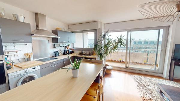 Appartement familial avec balcon, vue sur tout Paris et sur le Canal !