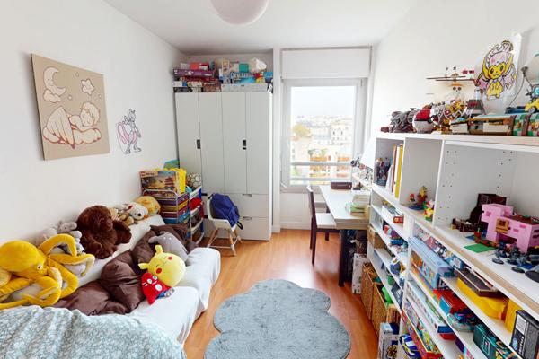 Appartement familial avec balcon, vue sur tout Paris et sur le Canal !