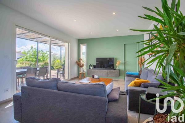 Maison 4 pièces de 95 m² à Castillon-du-Gard (30210)