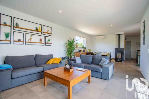 Maison 4 pièces de 95 m² à Castillon-du-Gard (30210)