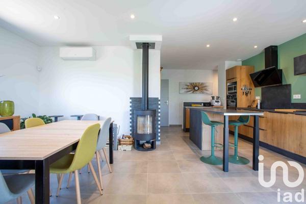 Maison 4 pièces de 95 m² à Castillon-du-Gard (30210)