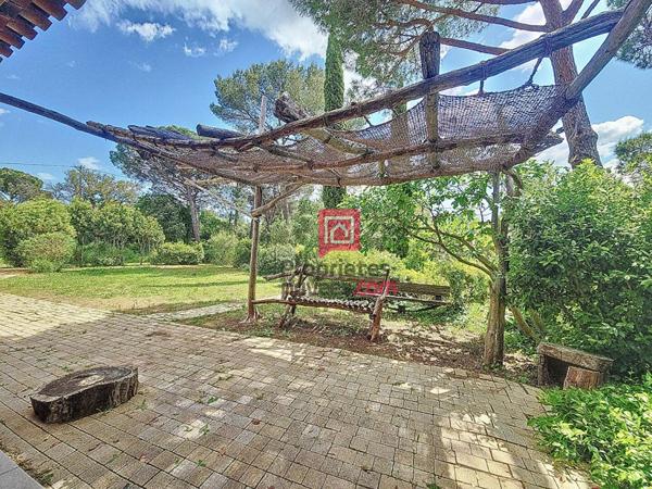 Villa Roquebrune Sur Argens 5 pièces 140m2 sur 4000m2 de terrain. EXTENSION ET PISCINE POSSIBLE