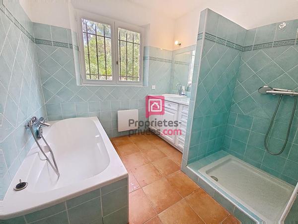 Villa Roquebrune Sur Argens 5 pièces 140m2 sur 4000m2 de terrain. EXTENSION ET PISCINE POSSIBLE