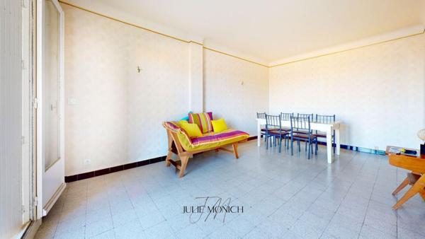 T3 AVEC TERRASSE FACE AU PORT