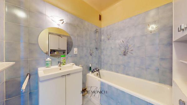 T3 AVEC TERRASSE FACE AU PORT