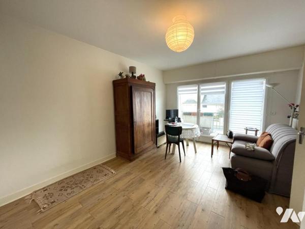A VENDRE - LE POULIGUEN - Centre - Studio d'env 31.54m² avec balcon et garage.