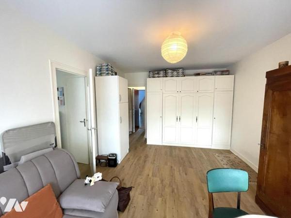 A VENDRE - LE POULIGUEN - Centre - Studio d'env 31.54m² avec balcon et garage.