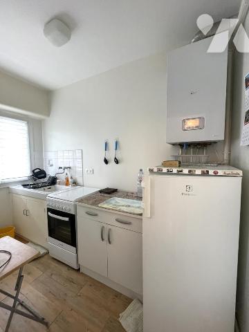 A VENDRE - LE POULIGUEN - Centre - Studio d'env 31.54m² avec balcon et garage.