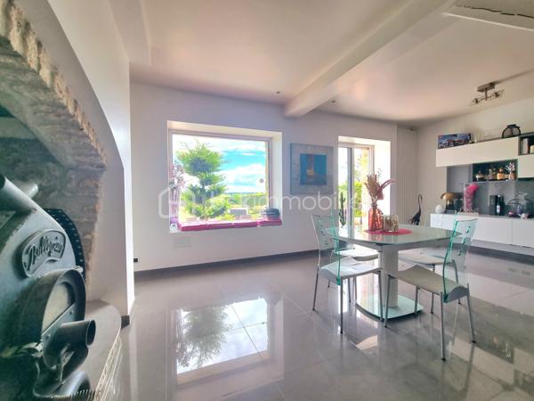 Maison en pierre de 245 m²