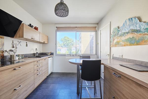 Appartement avec terrasse, ascenseur, parking, Aix-en-Provence