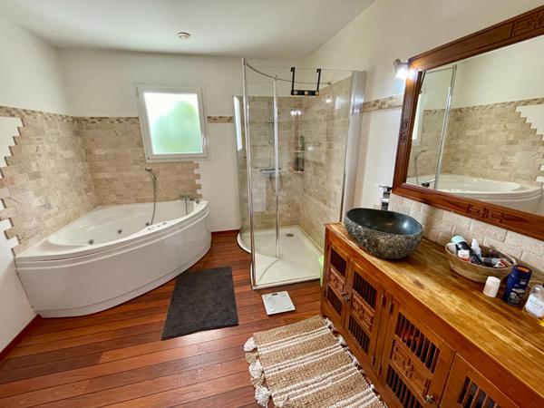 A vendre Maison plain-pied Saint Pierre Du Mont 4 chambres combles garage double patio