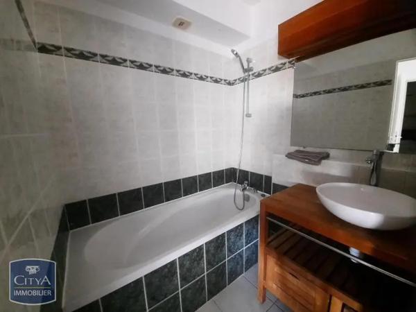 Appartement à louer 2 pièces 41.1m² Saint-Denis (97400)