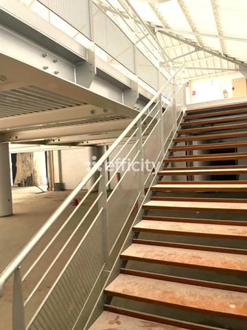 Local Commercial 6 pièces - 2000 m²