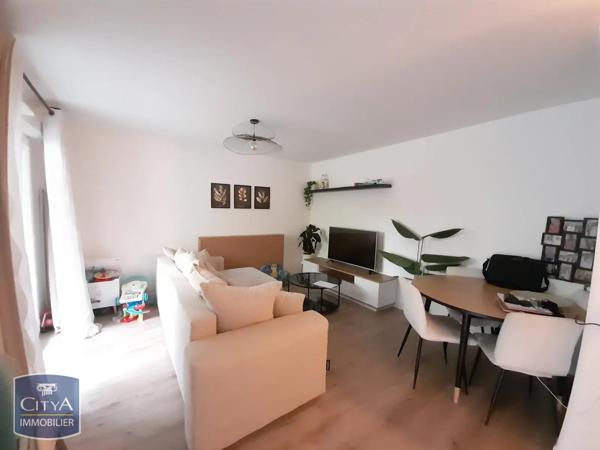Appartement à louer 2 pièces 43.3m² Lognes (77185)