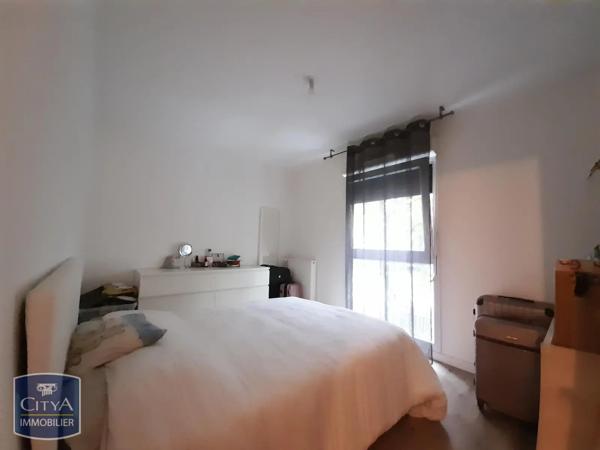 Appartement à louer 2 pièces 43.3m² Lognes (77185)