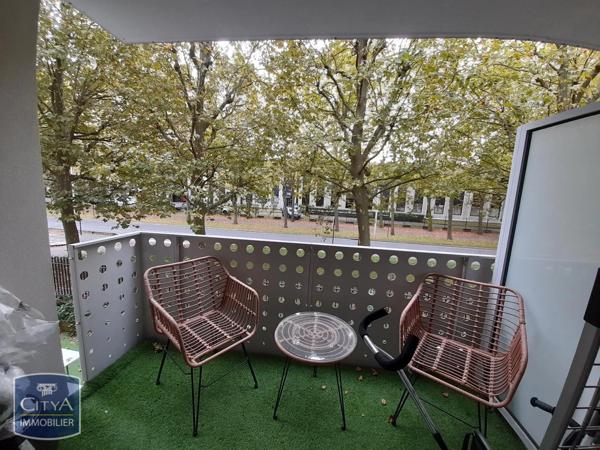 Appartement à louer 2 pièces 43.3m² Lognes (77185)