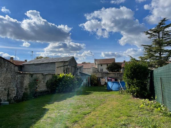 Commerce à vendre à Brioux-sur-Boutonne (79170) - Deux-Sèvres