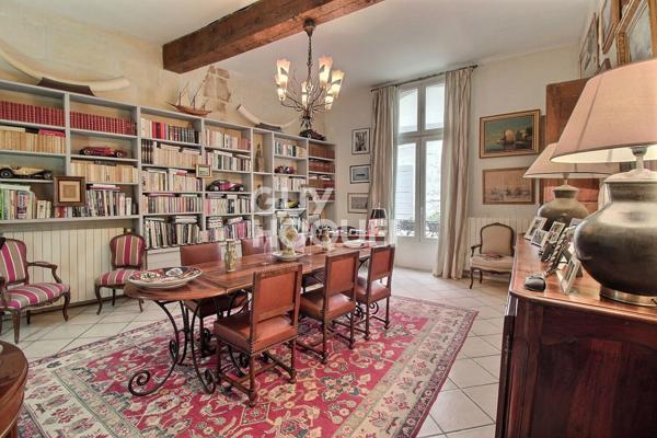 A Tarascon, Magnifique Maison de Maître avec terrasse.