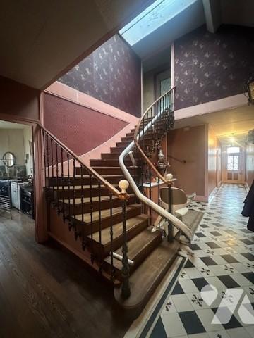 L'étude de Maître Caroline LAMBERT,  vous propose cette  maison avec dépendances et terrain clos