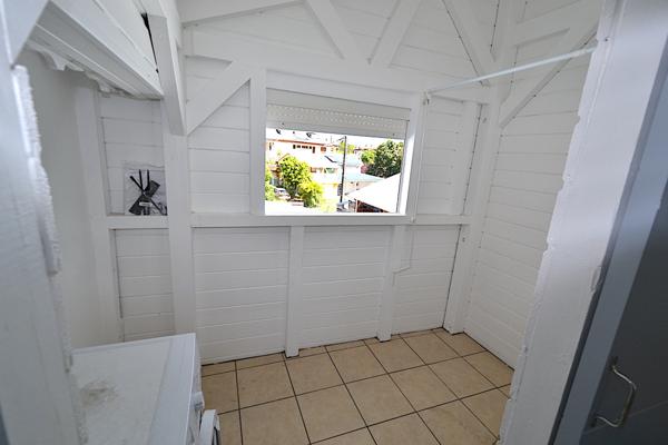 Baie-Mahault (97122) Haut de villa T3 meublé CC