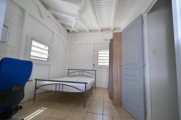 Baie-Mahault (97122) Haut de villa T3 meublé CC