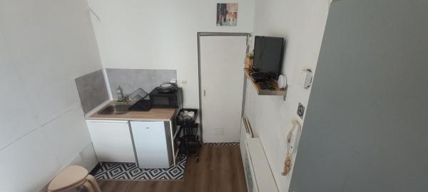 Appartement à louer 420 € CC Marseille 1 pièce 10 m² DPE D
