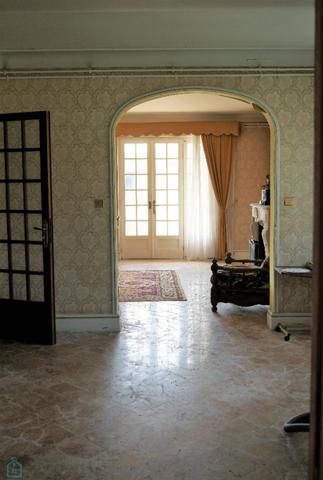 Maison de 255m2 avec dépendances sur 11 625m2 à Aigre, Charente