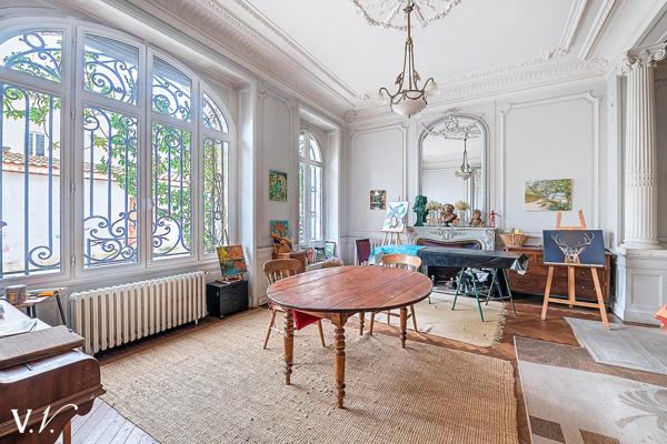 SAINT SEURIN - SUPERBE HOTEL PARTICULIER