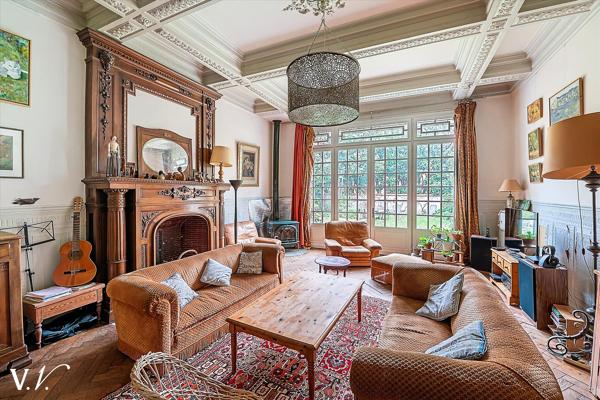 SAINT SEURIN - SUPERBE HOTEL PARTICULIER