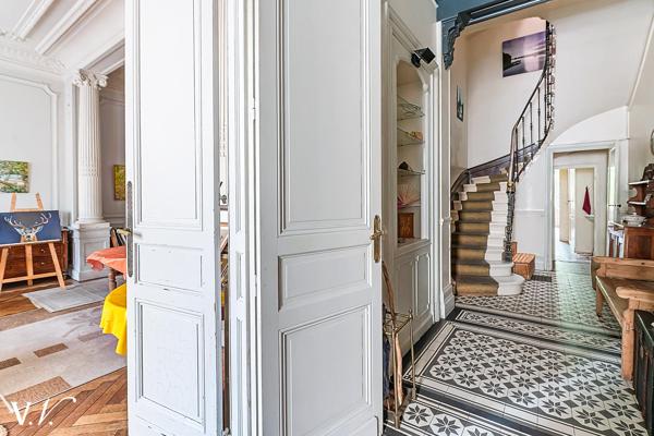 SAINT SEURIN - SUPERBE HOTEL PARTICULIER