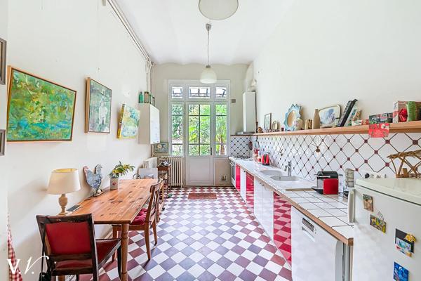 SAINT SEURIN - SUPERBE HOTEL PARTICULIER