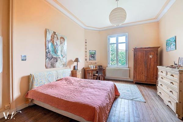SAINT SEURIN - SUPERBE HOTEL PARTICULIER