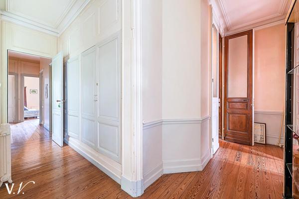 SAINT SEURIN - SUPERBE HOTEL PARTICULIER