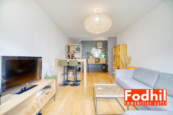 Appartement 3 pièces de 65m² avec cave et parking.