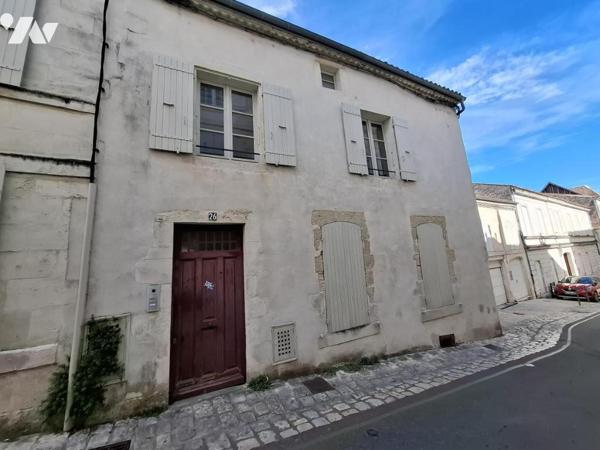 Aux pieds des commerces du Centre ville - STUDIO de 33m² hab à SAINTES - rue des jacobins