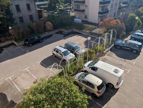 T1 avec place de parking sécurisée