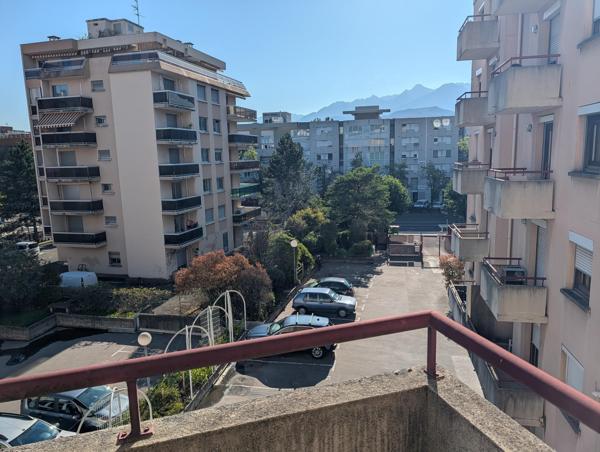 T1 avec place de parking sécurisée