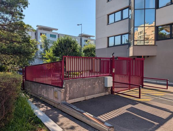 T1 avec place de parking sécurisée