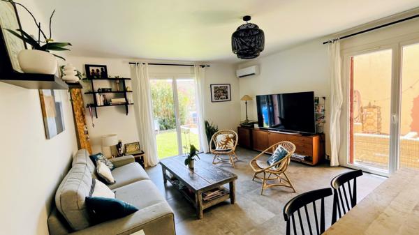 Maison
         5 pièces
        - 83 m² 499 000 € *