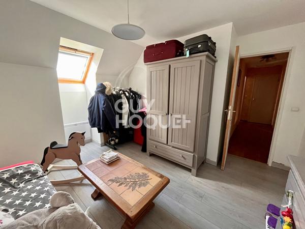 Maison des années 2000 de 143 m² sur un terrain de 508m² avec quatre chambres.