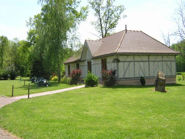 Maison à ESTISSAC, 10190 - 10 pièces 500m²