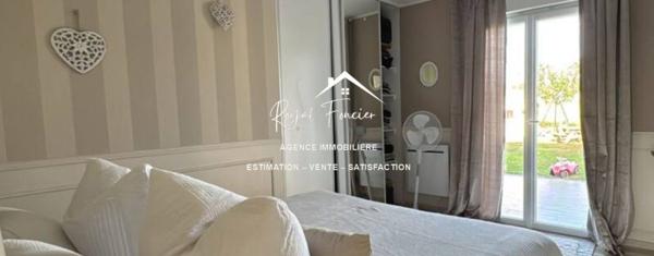 Vue sur la terrasse et la piscine, quartier très recherché