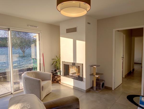 Villa contemporaine de 2017, 4 garages, carport, piscine, pool house, terrain boisé de 8450 M2.