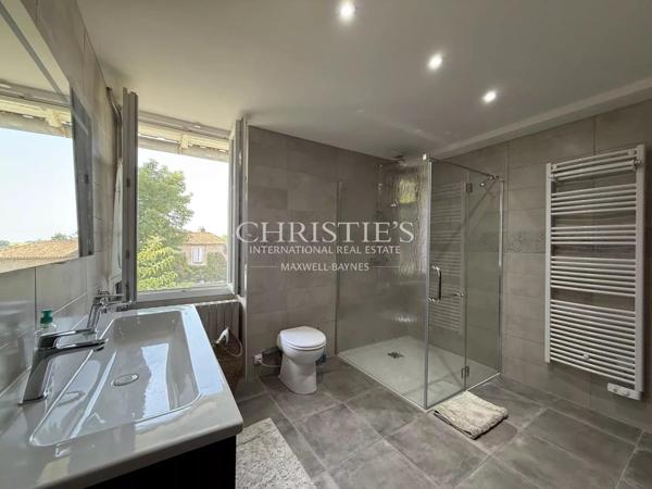 Propriété remarquable sur 2,5 Ha avec piscine!