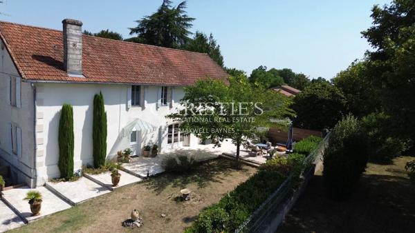 Propriété remarquable sur 2,5 Ha avec piscine!